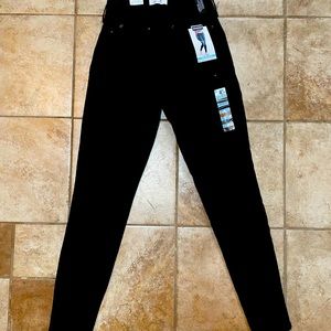 NWT Denizen Levis High Rise Skinny Jeans - Size 6